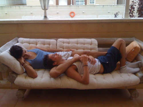 CUTE GAYS ON A COUCH leboiseur Let's spend a day napping