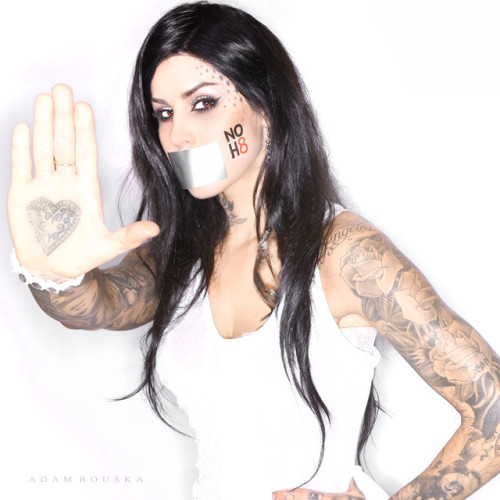 A heart for NoH8 from Kat Von D Posted 1 year ago 55 notes