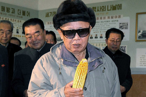 Kim Jon-Il schaut sich Mais an