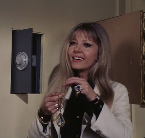 Screen capture of Ingrid Pitt as Lyn Martin in the episode 8220Mindless