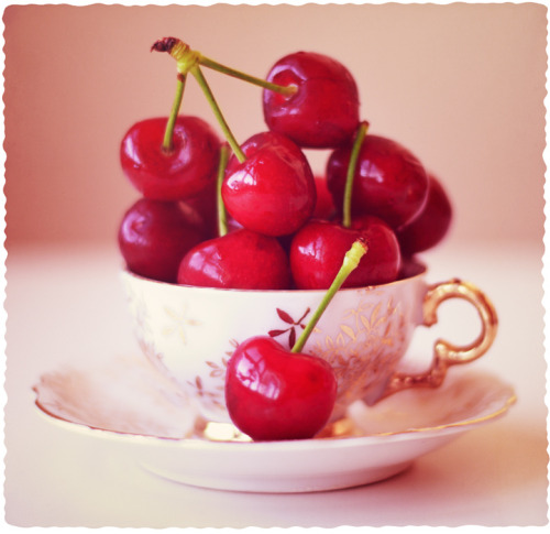 q10: Cherry Christmas! (via Chaulafanita°♥°)