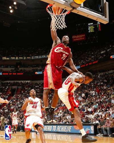 Lebron james dunking pictures