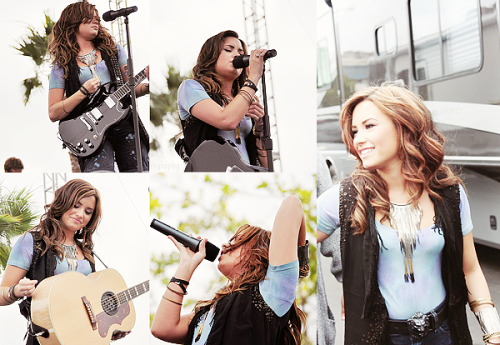 favorite demi photos in 2010 / in no order / performing at microsoft store&#8217;s opening in san diego, ca