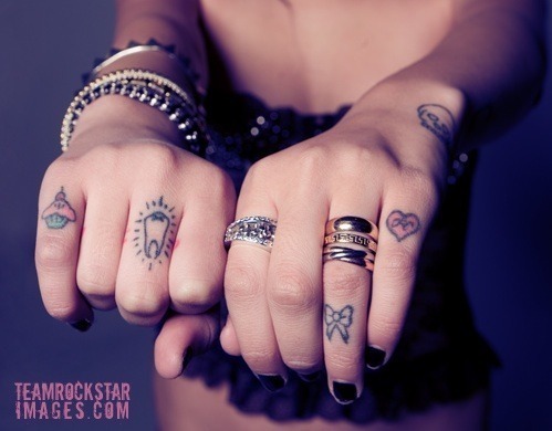 Finger tattoos FTW