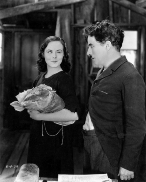 Paulette Goddard and Charlie Chaplin Modern Times 1936 