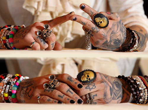 Kat Von D hands Posted Sat February 12th 2011 at 945pm
