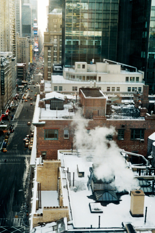 This picture makes me wanna live in New York,even for just a bit! =)
fromme-toyou:

The view outside her bedroom window.
