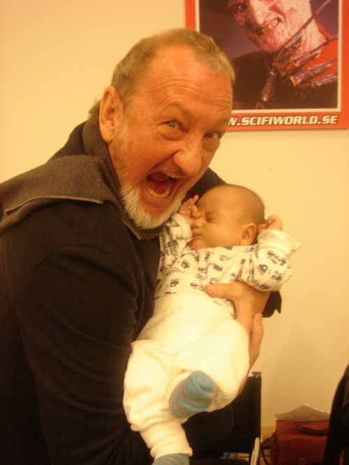 Robert Englund with a little baby Cute 1292011 147 notes