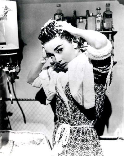 Audrey Hepburn Hairstyles on Audrey Hepburn Having Her Hair Shampooed 