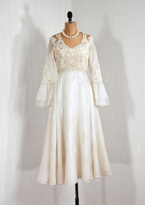 omgthatdress 1960s wedding dress via Timeless Vixen Vintage