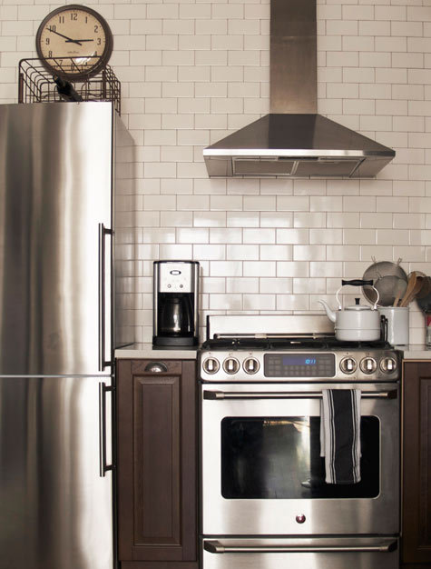 sexbeforebed:

Just say yes to subway tile.

always.