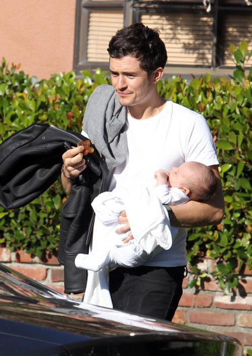 verysherry: Orlando Bloom and his baby Flynn. Cute!