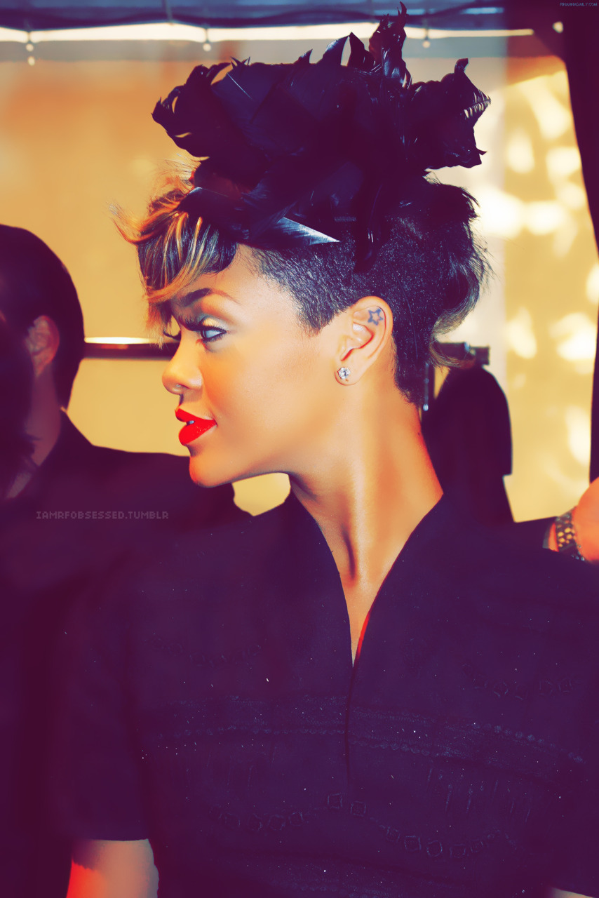 Next week is Paris fashion week so Im just gonna post images of Rih during 2009/2010 attending the shows.