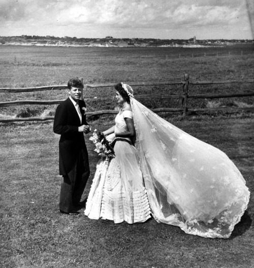 jackie kennedy onassis wedding dress. Jacqueline Kennedy Onassis