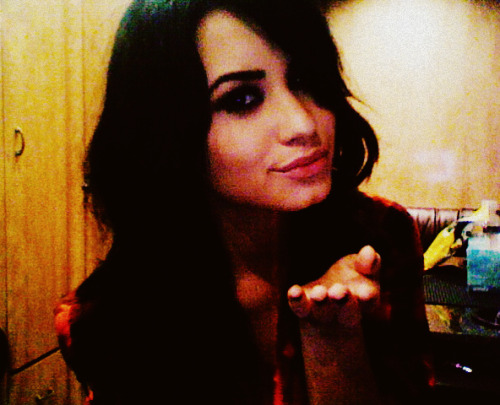  A goodnight kiss to all of you Demi Lovato 0 notes 1 year ago