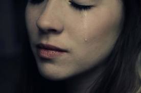 Chorar é dizer em lágrimas, tudo o que o coração por orgulho não é capaz de dizer em palavras.
