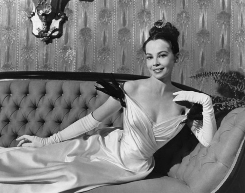 Tagged 1950s Leslie Caron actress fashion french glamour 