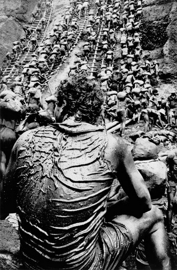 Cast of Thousands by SebastiÃ£o Salgado, Serra Pelada gold mine ...