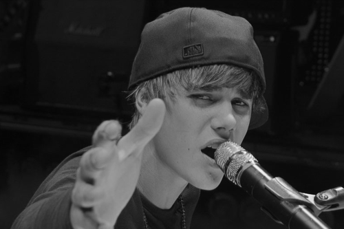 justin bieber black and white 2011. ieber in lack and white.