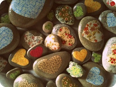 love these.
bride2be:

diy project for centerpieces/place cards/general wedding decor - love rocks
