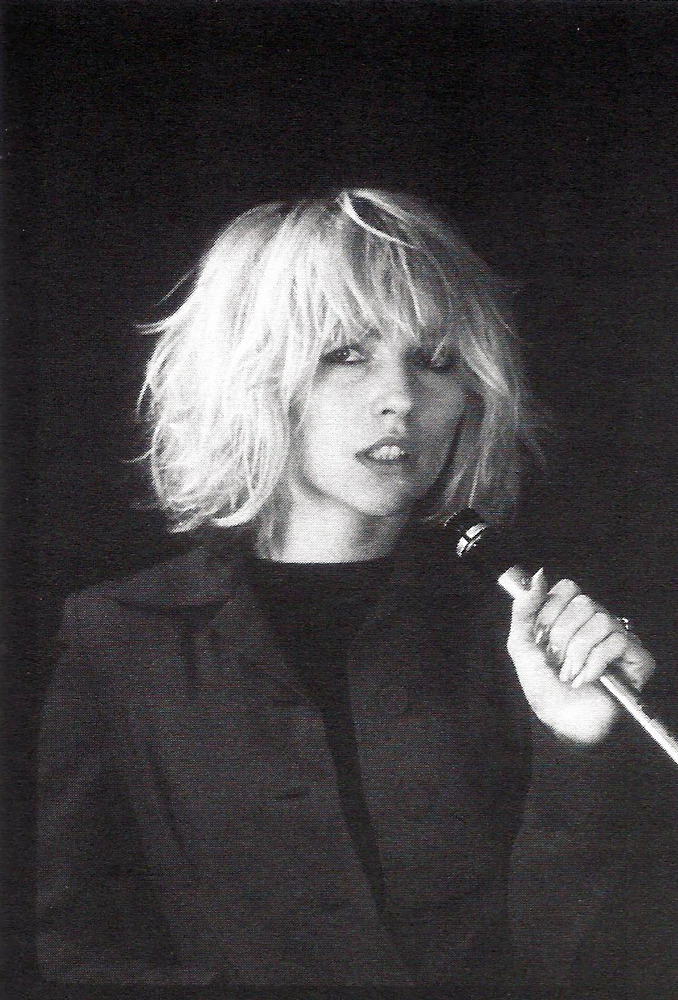 Debbie Harry, 1976
Photo by bob Gruen
Her hair is so perfect in this photo!