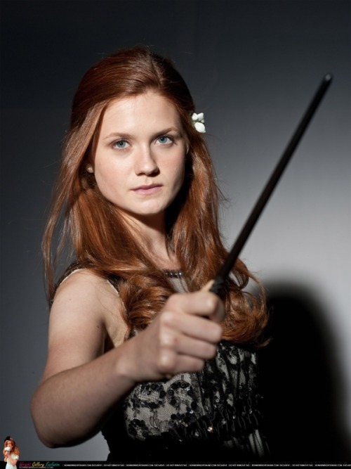 harry potter and deathly hallows ginny. Bonnie Wright (Ginny Weasley)