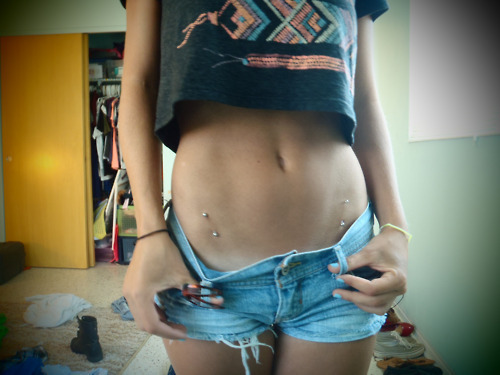hip piercings pictures. I want hip piercings so badly.