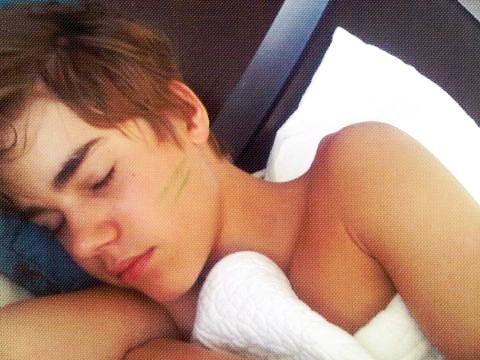 justin bieber sleeping pictures. tagged as: justin bieber.