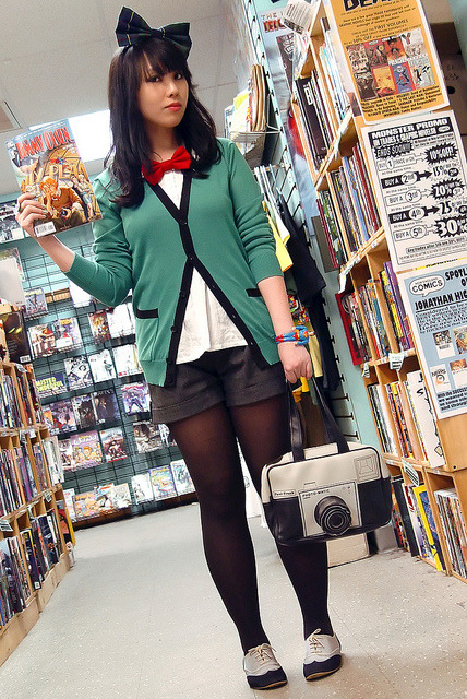 03.30.11 outfit : Superman’s Pal green plaid bow: handmade/Betty Felongreen cardigan: Forever 21white peter pan collared blouse: Forever 21red bow tie: handmade/Betty Felongrey high-waisted shorts: Forever 21mink brown tights: Expressgrey and black oxfords: Urban OutfittersSuperman watch*: eBayGreen Lantern power ring: FCBD 2007camera purse: Paul FrankJimmy Olsen #1: New England Comics Photo credits: Benn Robbins [tumblr] *Note: I still need a proper signal watch for my collection!