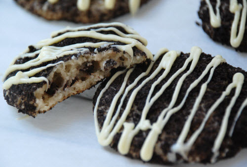 muchin mondays! oreo cheesecake cookies. i spent my easter making these little babies and my gawd are they amazing. {recipe}