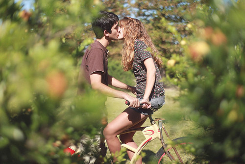  Não existe aquela menina ou aquele rapaz que beija bem, existe o amor que torna o beijo perfeito. 