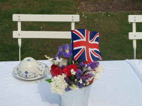My Royal Wedding flower arrangement Posted 1 year ago 13 notes
