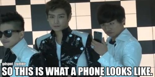 gdspot:  why yes dae that is what a phone looks like 