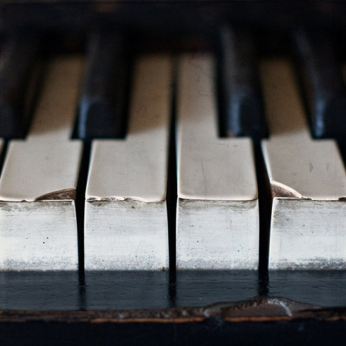 wellwornitems:

The Piano by Julie Rideout on Flickr.
