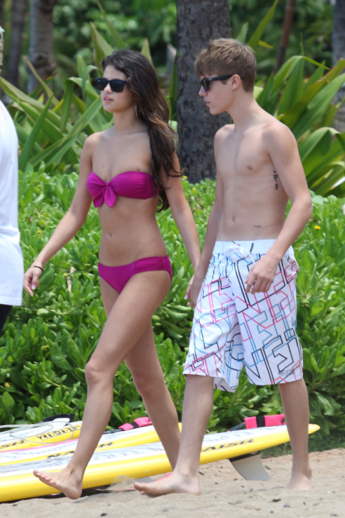 selena gomez and justin bieber on the beach in hawaii. Selena Gomez and Justin Bieber