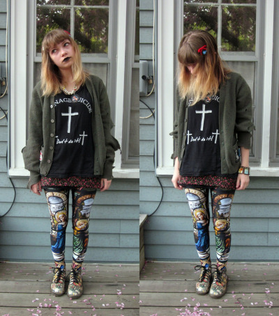 badgesonablazer:  Did anyone say idol? I love Tavi and crazy leggings are fast becoming my new obsession& need some now! Tavi Gevinson of http://www.thestylerookie.com/ wearing leggings from http://shop.blackmilkclothing.com/