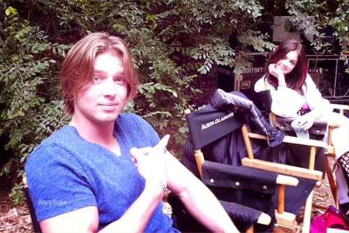 Looks like Drew Van Acker is playing Aria's new love interest Ali's brother