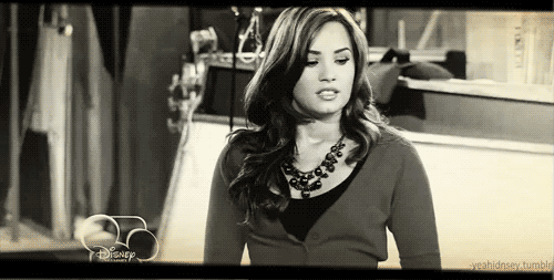 biebereverything:

“A gente é criança, se machuca e um beijo sara. Quando cresce, um beijo machuca.”

Demi Lovato

