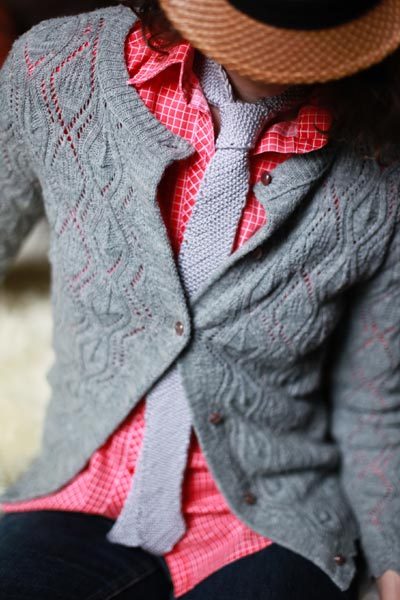 sheepishknitcrochet:

free knitting pattern - dad style bias knit tie  (via lion brand)
