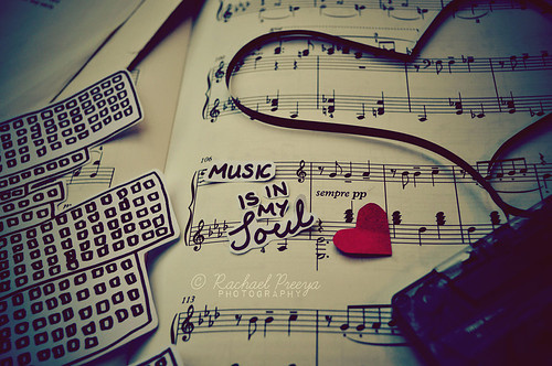 Pouco importam as notas da música, o que conta são as sensações produzidas por elas.
                                                          ~~* Leonid Pervomaisky