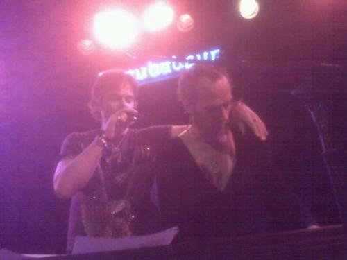 Billy Burke cantando ao vivo no Troubadour com Peter Murphy 2011/06/30
