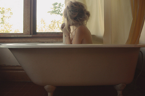 wastedmem0ries:

“In the tub I will feel like a sea bird, not a whale.”
