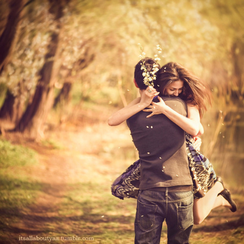 itsonlyalive:

Quero o seu abraço, seus sorrisos, seu carinho, mas acima de tudo, quero seu amor. 
