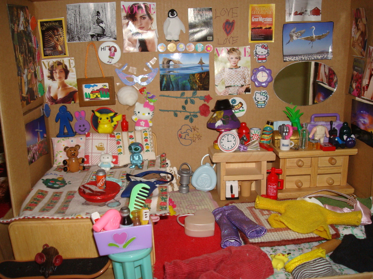 made a diorama of a teenage girl’s bedroom, one who likes the  title=