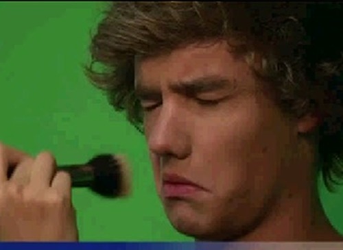 Liam does not like makeup ;) 