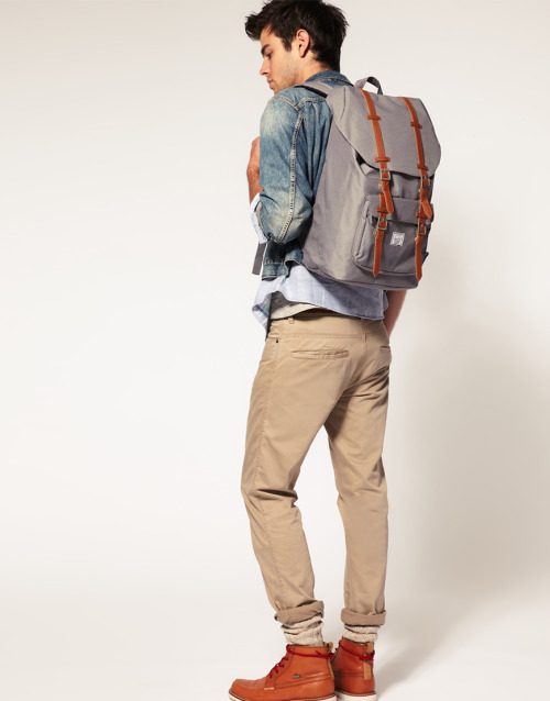 in-fi-nity:  Herschel Little America Backpack. 