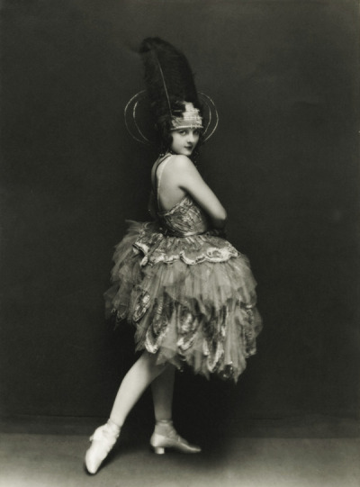 aliaena:

Ziegfeld Follies showgirl and film actress Geneva Mitchell by Edward Thayer Monroe 1921
