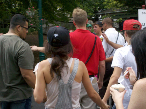 dreamcomealiveincredible:  another pic of Justin &amp; Selena at Hershey park right now! :) 