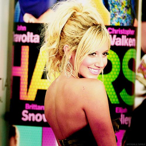 
30 days of Ashley (Candids/Appearances) 05# Hairspray Los Angeles Premiere, July 10, 2007.
