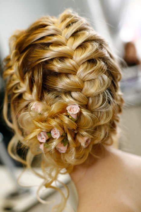 nawalgad:  Gorgeous!!!!  I dont really reblog much, but this hairdo is amazingly beautiful.